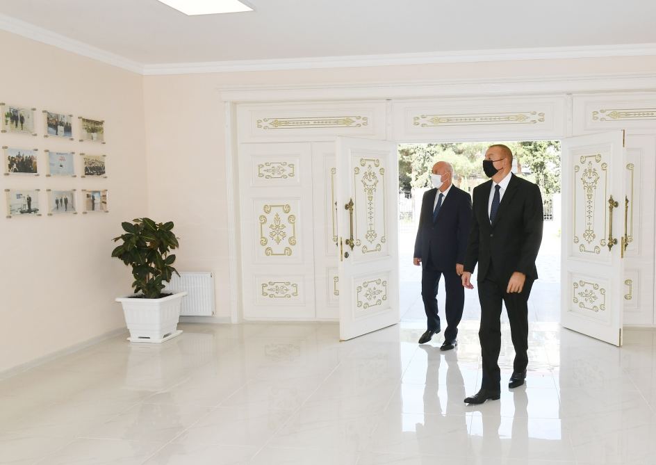 Президент Ильхам Алиев принял участие в сдаче в эксплуатацию средней школы номер 20 в Сумгайыте (ФОТО)