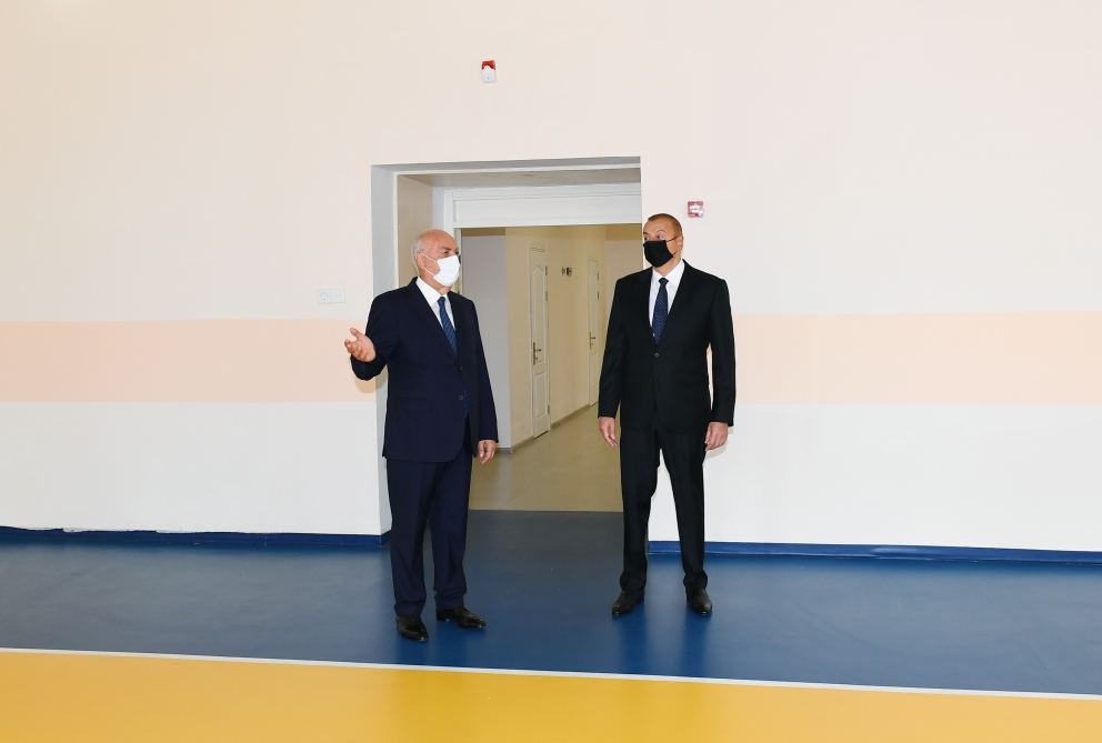 Президент Ильхам Алиев принял участие в сдаче в эксплуатацию средней школы номер 20 в Сумгайыте (ФОТО)