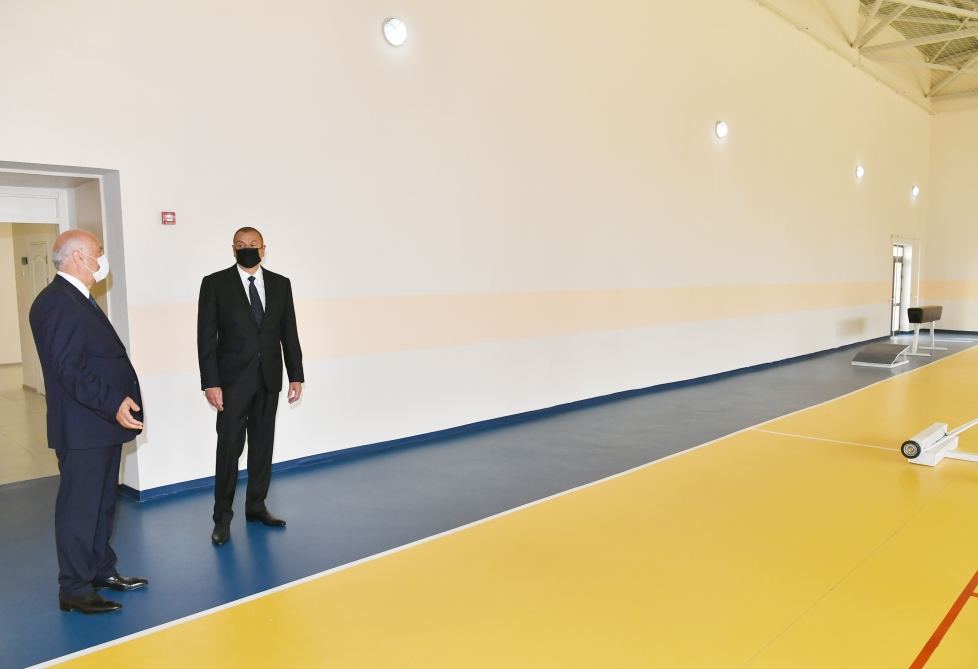 Президент Ильхам Алиев принял участие в сдаче в эксплуатацию средней школы номер 20 в Сумгайыте (ФОТО)