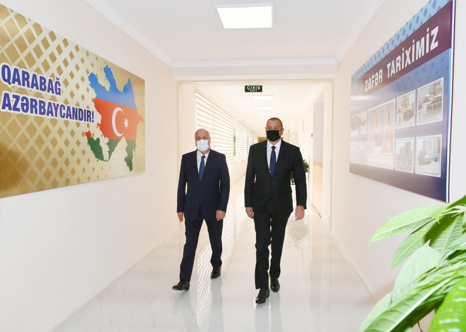 Президент Ильхам Алиев принял участие в сдаче в эксплуатацию средней школы номер 20 в Сумгайыте (ФОТО)