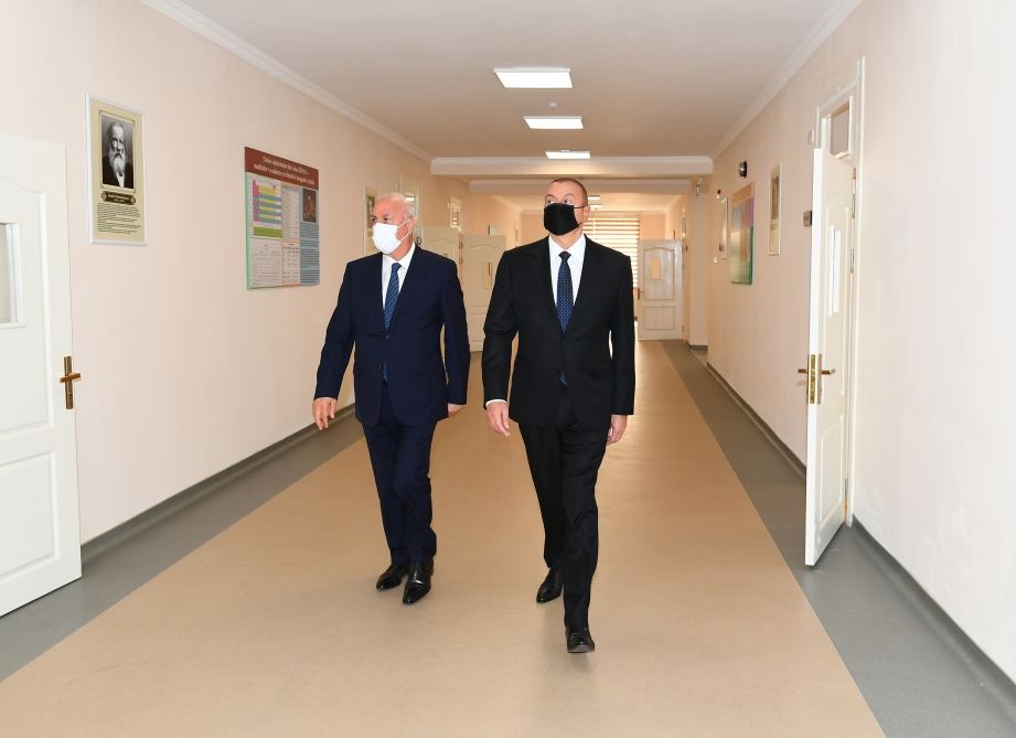 Президент Ильхам Алиев принял участие в сдаче в эксплуатацию средней школы номер 20 в Сумгайыте (ФОТО)
