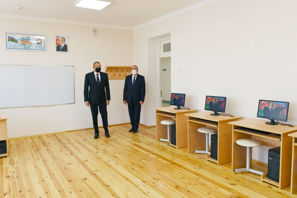 Президент Ильхам Алиев принял участие в сдаче в эксплуатацию средней школы номер 20 в Сумгайыте (ФОТО)