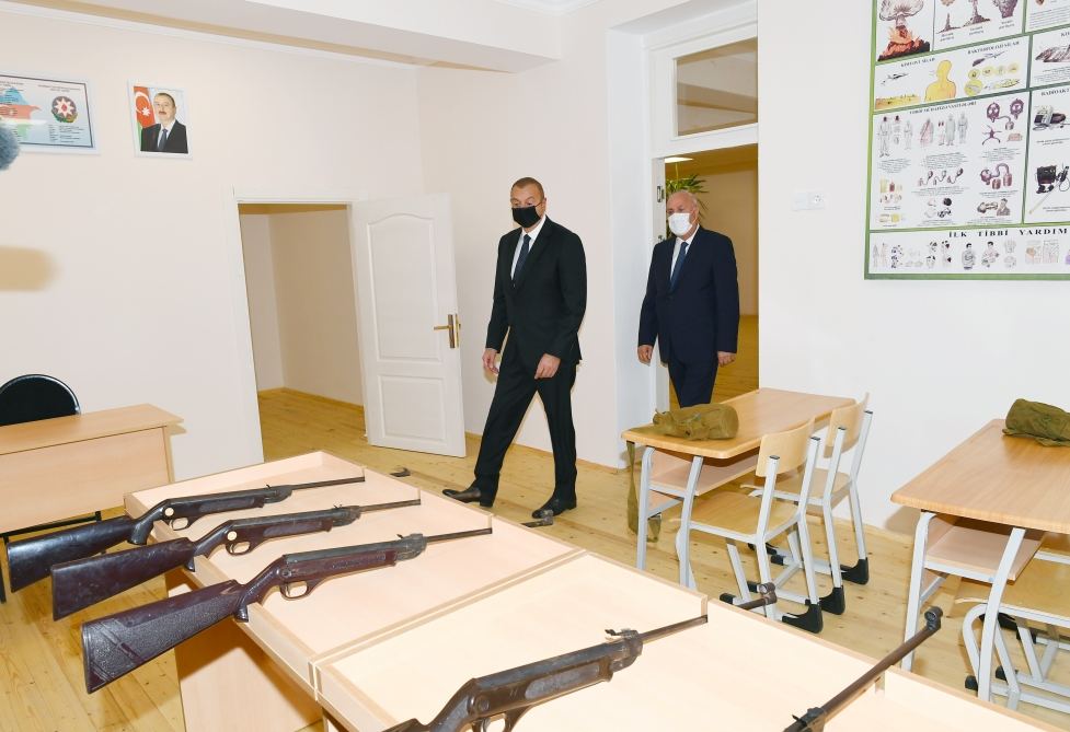 Президент Ильхам Алиев принял участие в сдаче в эксплуатацию средней школы номер 20 в Сумгайыте (ФОТО)