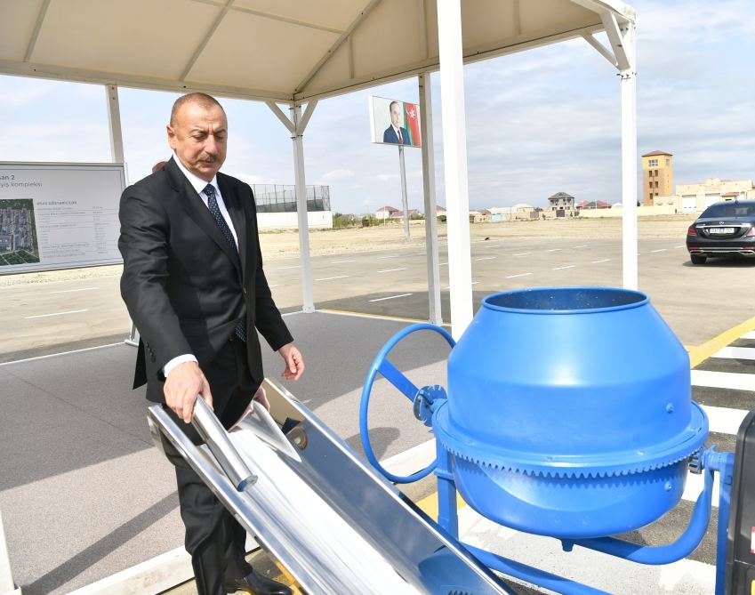 Президент Ильхам Алиев принял участие в закладке фундамента очередного жилого комплекса в рамках проекта льготного жилья в Сумгайыте (ФОТО)