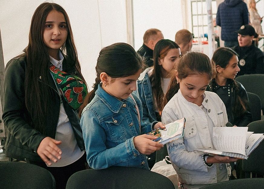В городах Украины большой интерес вызвала презентация поэмы Низами Гянджеви "Лейли и Меджнун" (ФОТО)