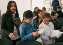 В городах Украины большой интерес вызвала презентация поэмы Низами Гянджеви "Лейли и Меджнун" (ФОТО)