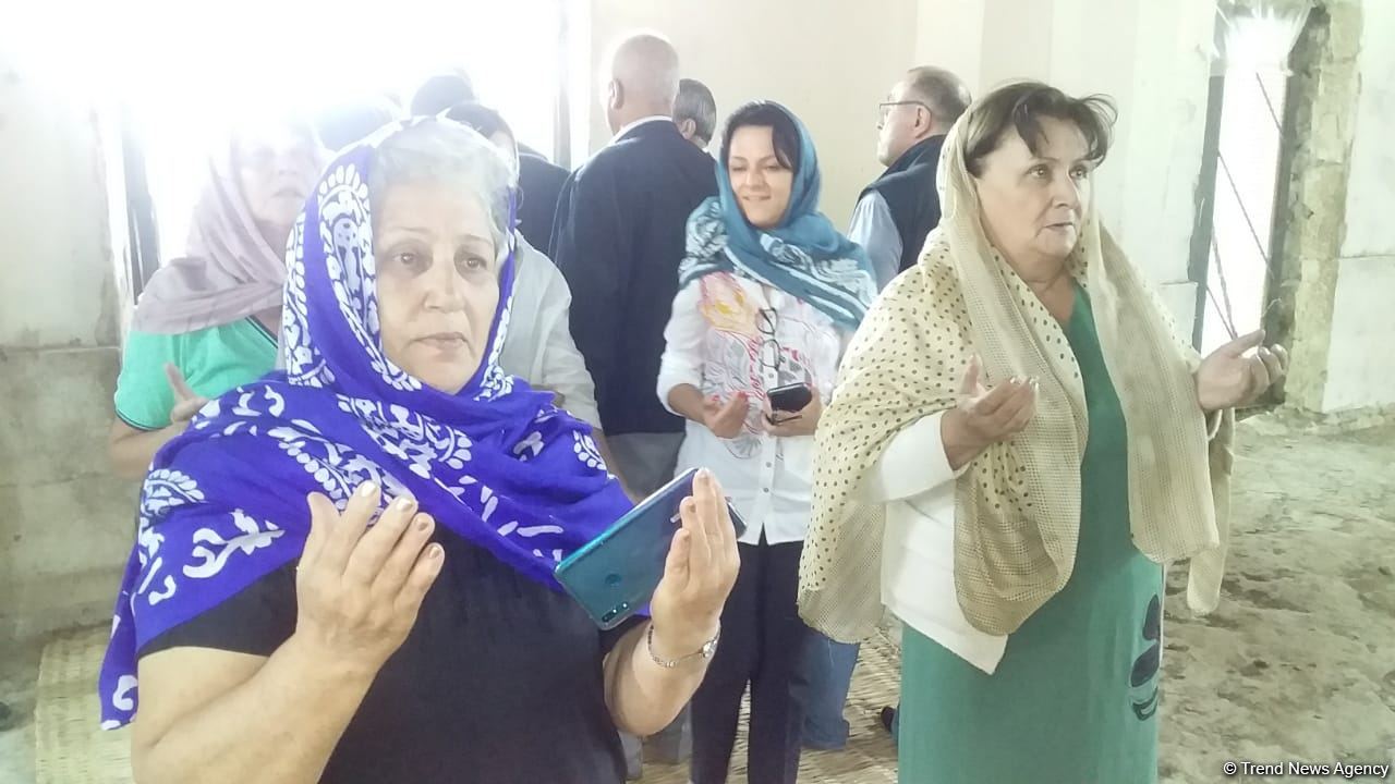 Жители Агдама посетили агдамскую Джума-мечеть (ФОТО)