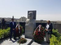 В Баку почтили память Яшара Нури (ФОТО)