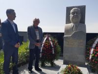 В Баку почтили память Яшара Нури (ФОТО)