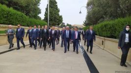 Министры экономики и торговли стран Тюркского совета посетили Аллею шехидов в Баку (ФОТО)