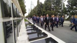 Министры экономики и торговли стран Тюркского совета посетили Аллею шехидов в Баку (ФОТО)