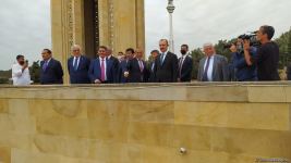 Министры экономики и торговли стран Тюркского совета посетили Аллею шехидов в Баку (ФОТО)