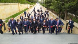 Министры экономики и торговли стран Тюркского совета посетили Аллею шехидов в Баку (ФОТО)