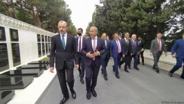 Министры экономики и торговли стран Тюркского совета посетили Аллею шехидов в Баку (ФОТО)