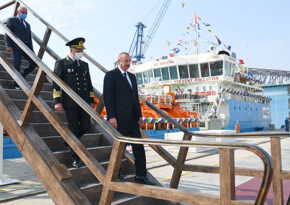 Президент Ильхам Алиев принял участие в церемонии сдачи в эксплуатацию нефтеналивного танкера «Кяльбаджар» (ФОТО/ВИДЕО)