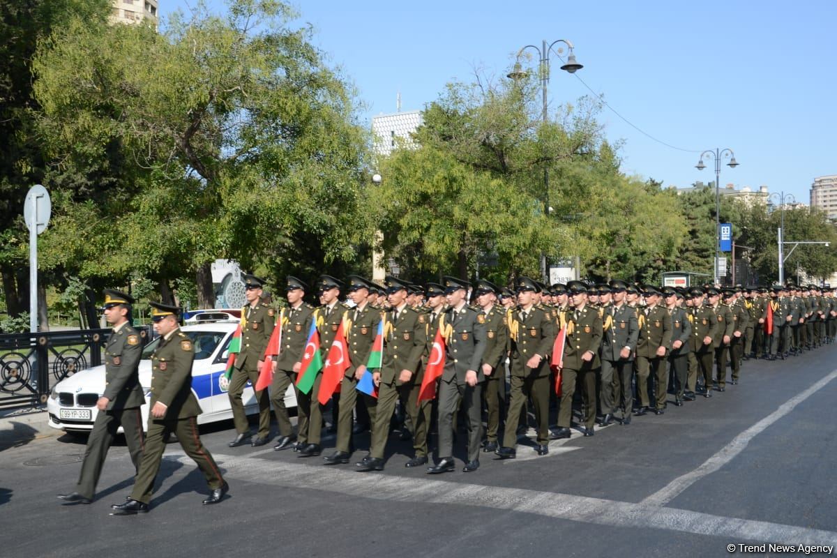 Проходят шествия в связи со 103-й годовщиной освобождения Баку от большевистско-дашнакской оккупации (ФОТО)