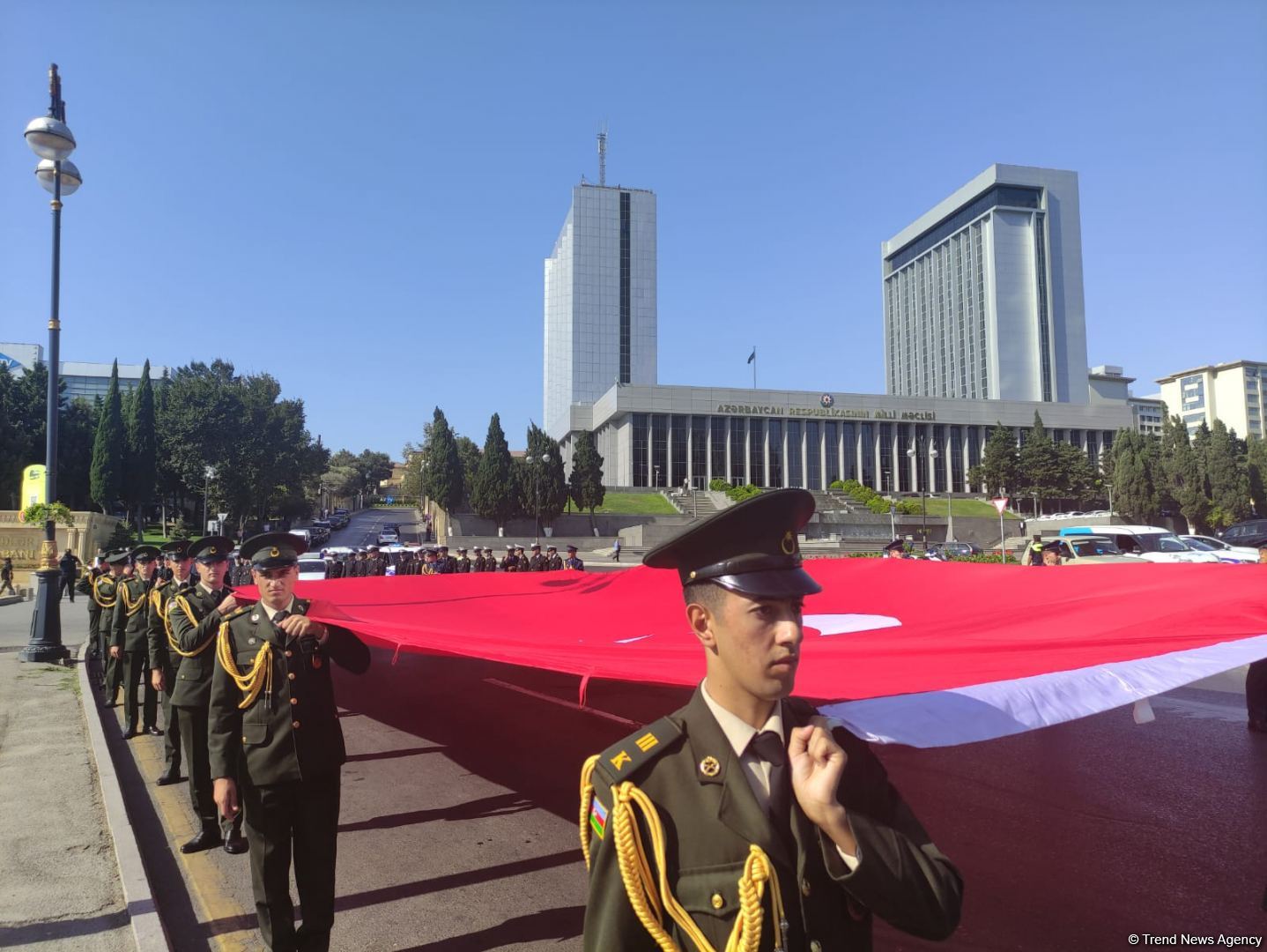 Проходят шествия в связи со 103-й годовщиной освобождения Баку от большевистско-дашнакской оккупации (ФОТО)