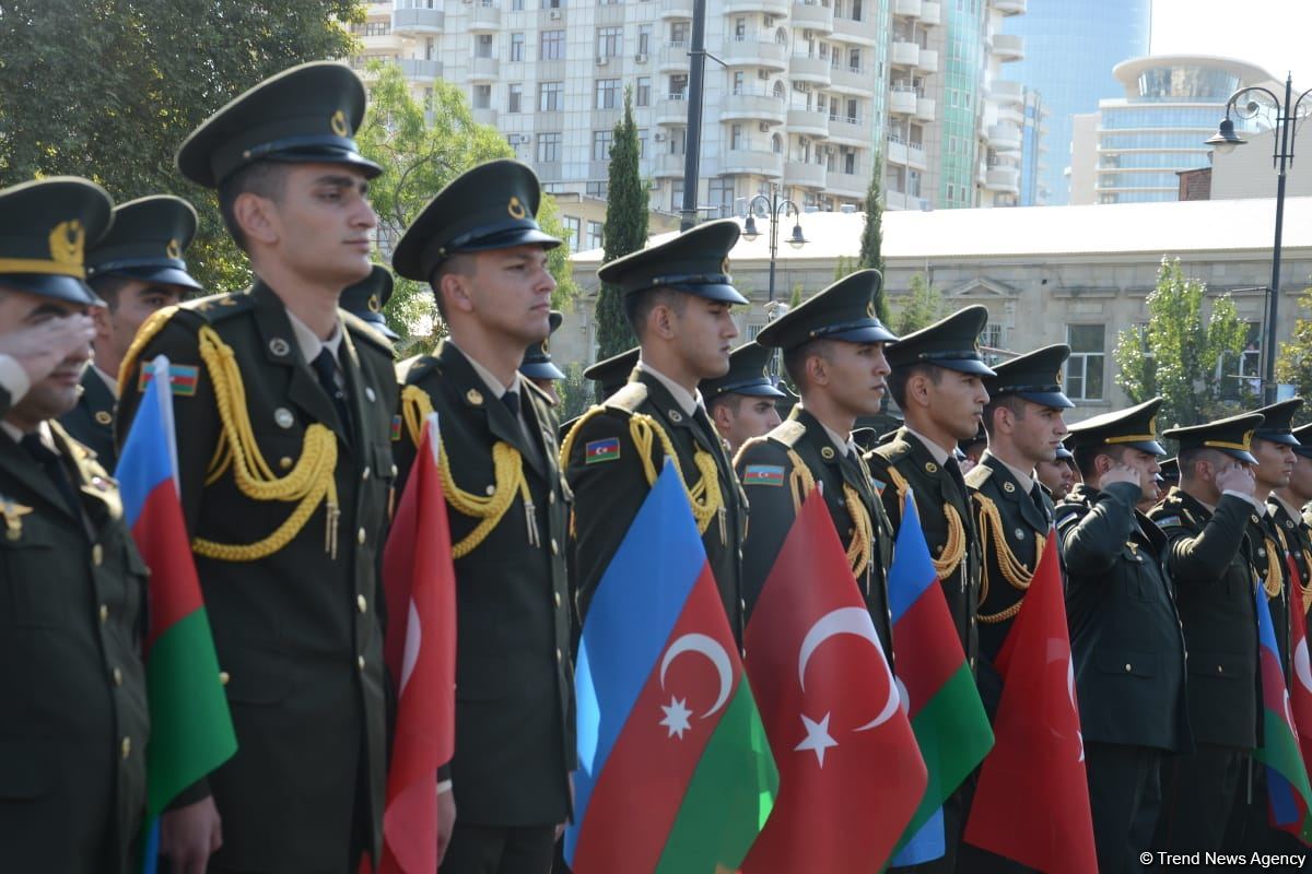 Проходят шествия в связи со 103-й годовщиной освобождения Баку от большевистско-дашнакской оккупации (ФОТО)