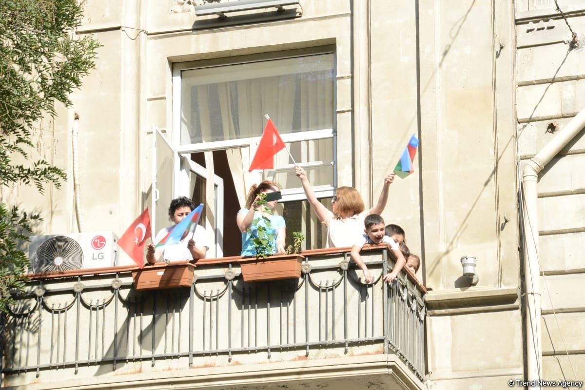 Проходят шествия в связи со 103-й годовщиной освобождения Баку от большевистско-дашнакской оккупации (ФОТО)