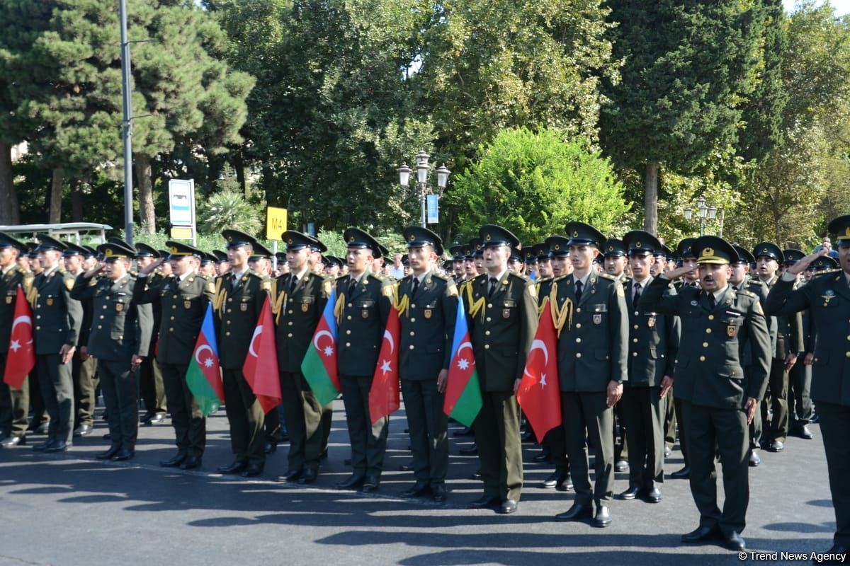 Проходят шествия в связи со 103-й годовщиной освобождения Баку от большевистско-дашнакской оккупации (ФОТО)