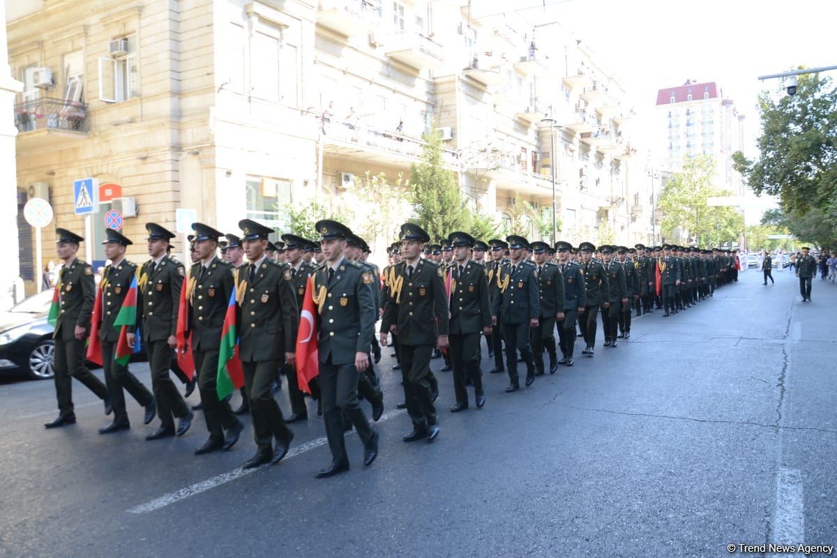Проходят шествия в связи со 103-й годовщиной освобождения Баку от большевистско-дашнакской оккупации (ФОТО)