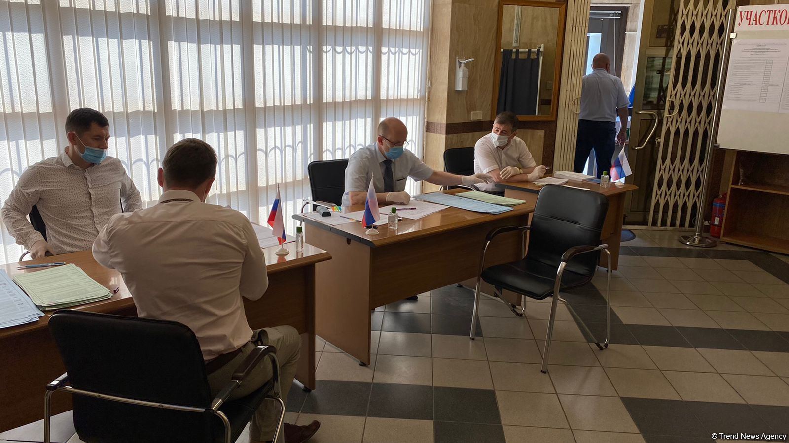 В посольстве России в Баку проходит голосование в связи с выборами в Госдуму (ФОТО)