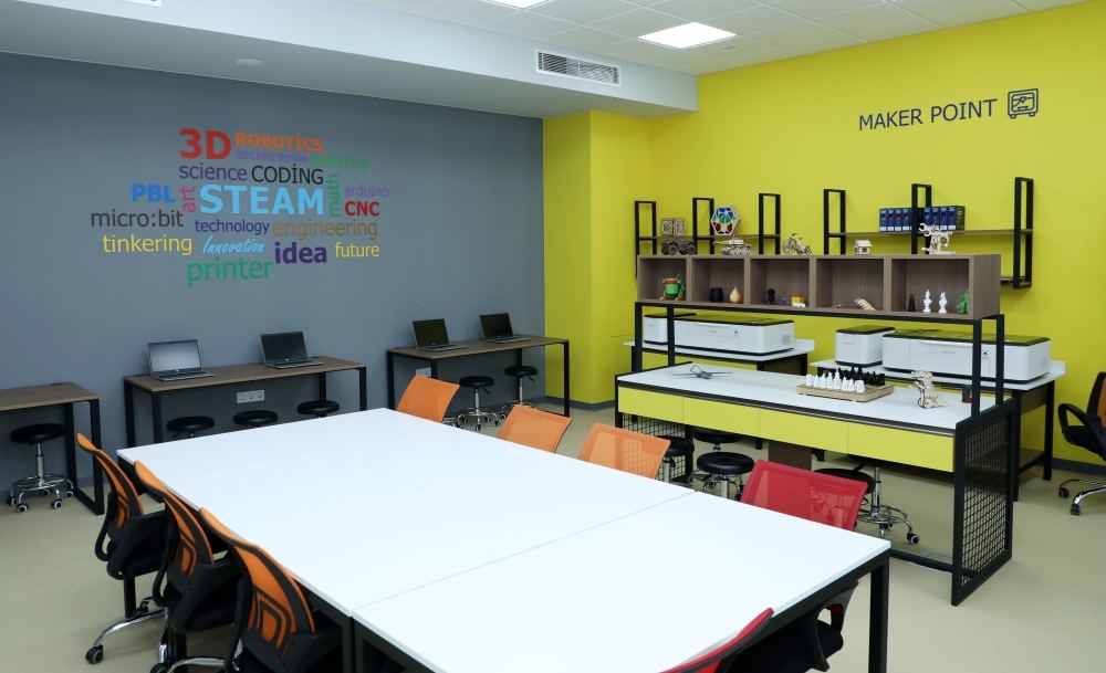 Azerbaijani president, first lady attend inauguration of new building of Baku European Lyceum (PHOTO)