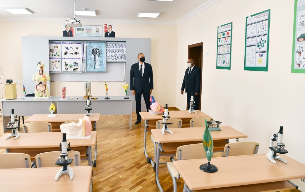 President Ilham Aliyev views conditions created at secondary school No 71 in Sabunchu district (PHOTO)