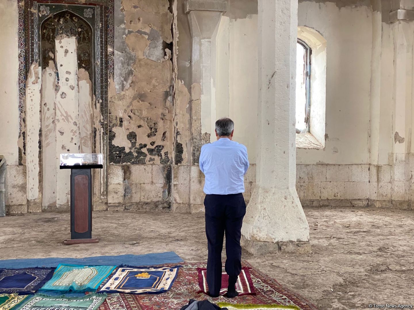 В Агдаме иранской делегации представлены фотофакты в связи с армянским вандализмом (ФОТО)