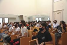 Фехтование, жонглирование и сценический бой - чему научил российский актер в Баку  (ФОТО)