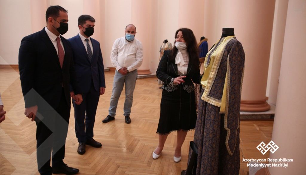 Представлены стандарты азербайджанской национальной одежды (ФОТО)