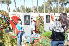 Azerbaijani people paying tribute to memory of martyrs  (PHOTO)
