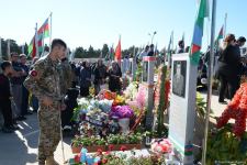 Azerbaijani people paying tribute to memory of martyrs  (PHOTO)