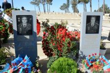 Azerbaijani people paying tribute to memory of martyrs  (PHOTO)