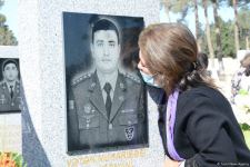 Azerbaijani people paying tribute to memory of martyrs  (PHOTO)