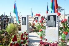 Azerbaijani people paying tribute to memory of martyrs  (PHOTO)