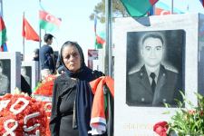 Azerbaijani people paying tribute to memory of martyrs  (PHOTO)