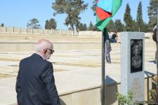 Azerbaijani people paying tribute to memory of martyrs  (PHOTO)
