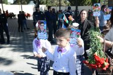 Azerbaijani people paying tribute to memory of martyrs  (PHOTO)