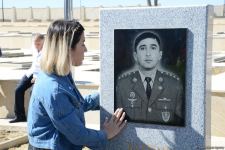 Azerbaijani people paying tribute to memory of martyrs  (PHOTO)