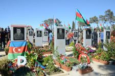 Azerbaijani people paying tribute to memory of martyrs  (PHOTO)
