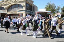 Azerbaijani people paying tribute to memory of martyrs  (PHOTO)