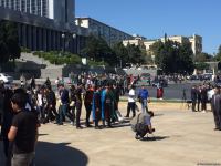 Azerbaijani people paying tribute to memory of martyrs  (PHOTO)