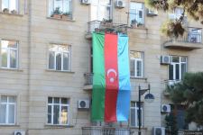 Улицы и проспекты Баку в День памяти украшены азербайджанскими флагами (ФОТО)