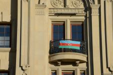 Улицы и проспекты Баку в День памяти украшены азербайджанскими флагами (ФОТО)