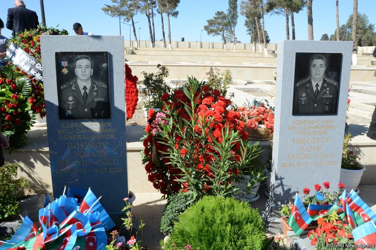 Azerbaijani people paying tribute to memory of martyrs  (PHOTO)