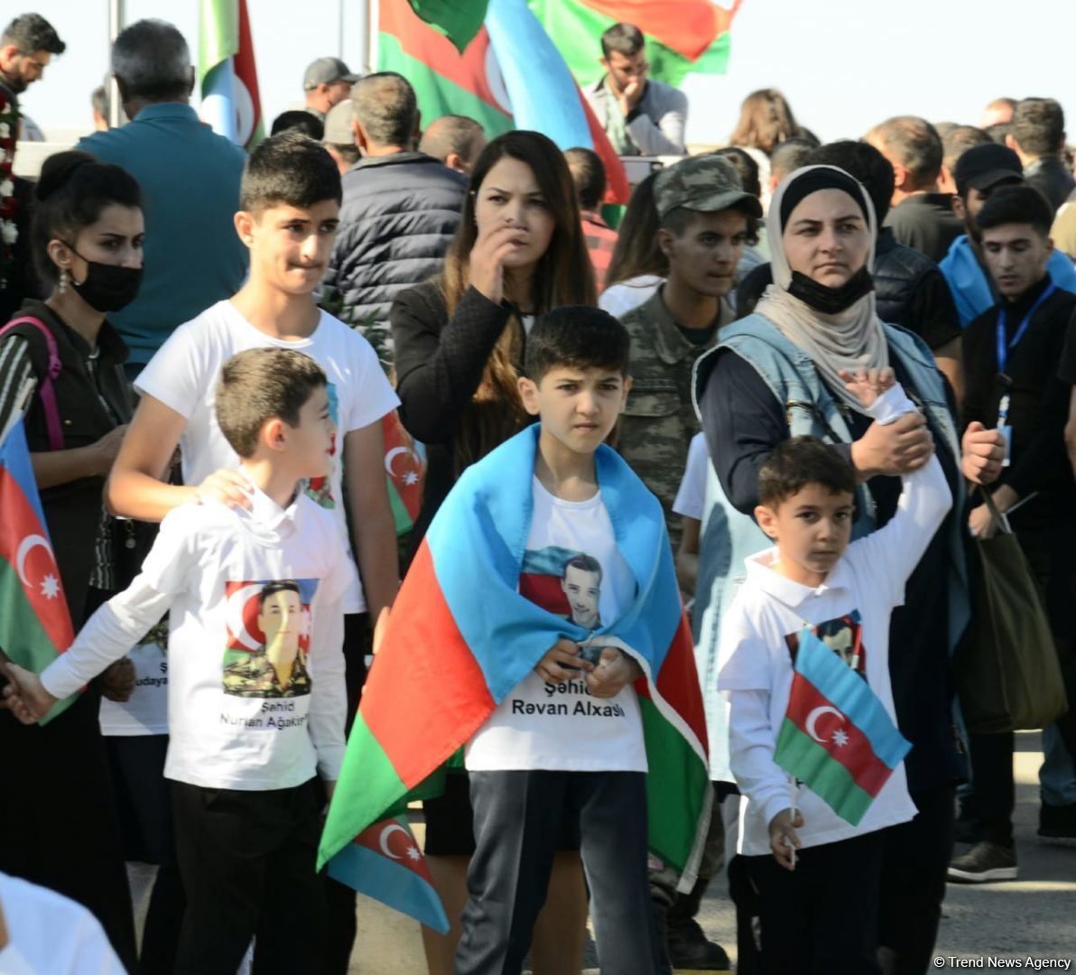 Azerbaijani people paying tribute to memory of martyrs  (PHOTO)