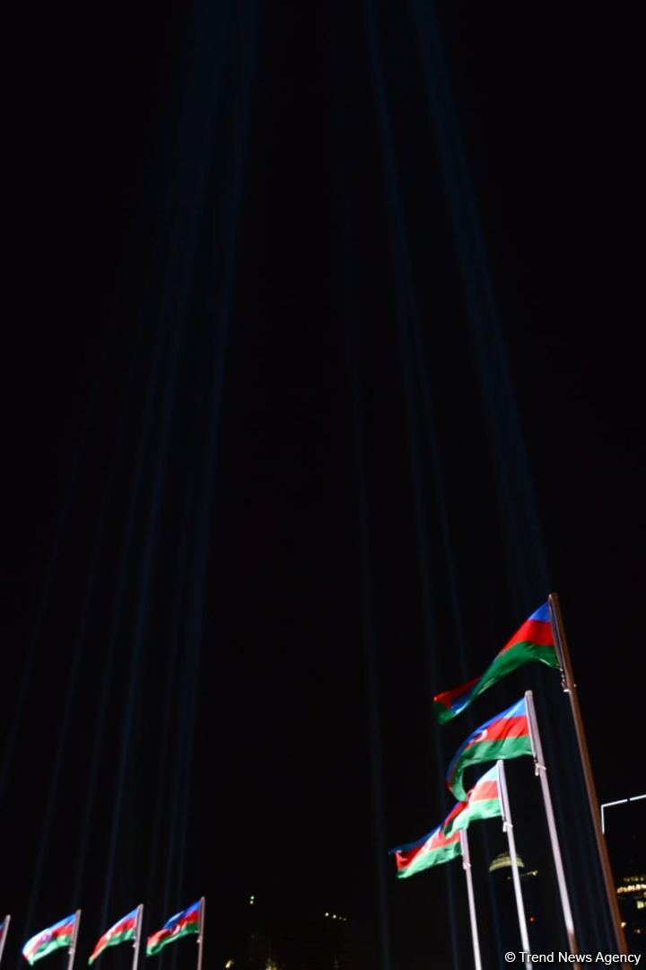 С территории Мемориального комплекса Отечественной войны в небо было запущено 3 тыс. небесных фонариков (ФОТО)