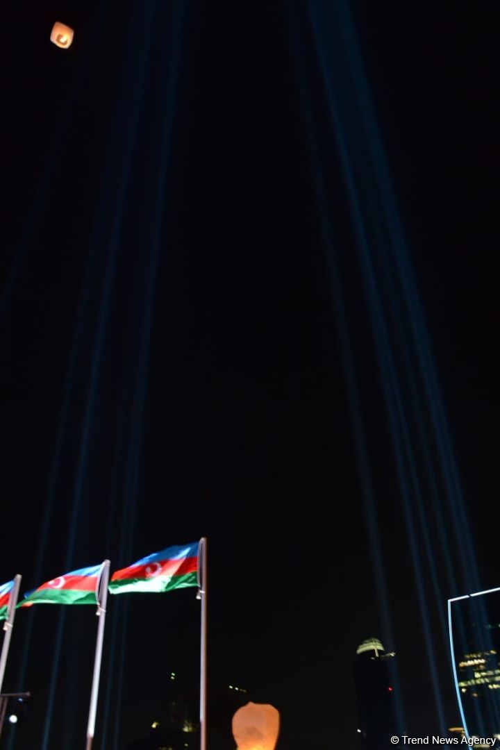 С территории Мемориального комплекса Отечественной войны в небо было запущено 3 тыс. небесных фонариков (ФОТО)