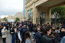В БГУ объяснили причины скопления студентов перед корпусами вуза (ФОТО)